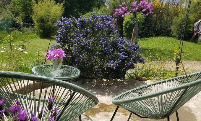 Saint-Julien-le-Petit Apartment | Explore the Bohemian: Family-Friendly with Kitchen Amenities