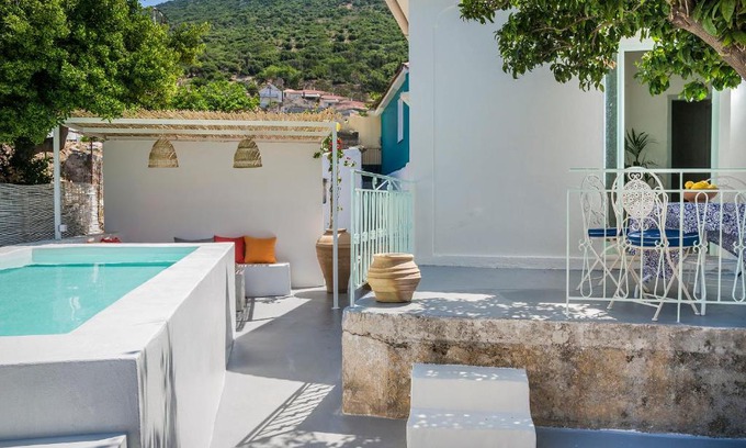 Faraklata Villa | Charming Bohemian Nest: 2-Bedroom Villa with Pool