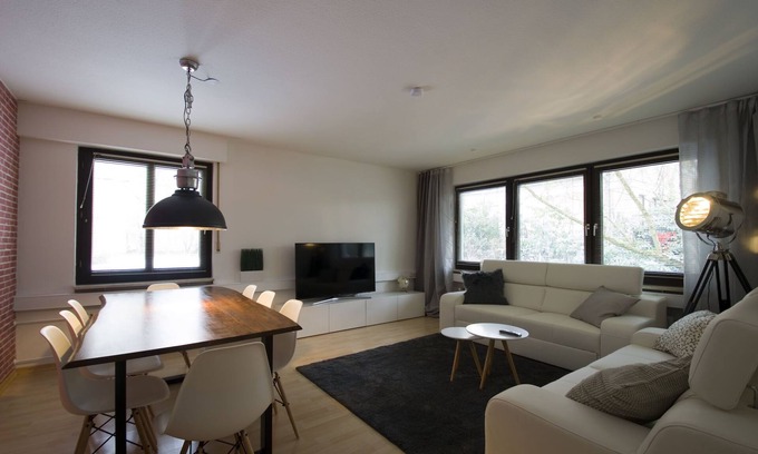Altbogenhausen Apartment | Bohemian Residency: Central Haven with Family-Friendly Amenities