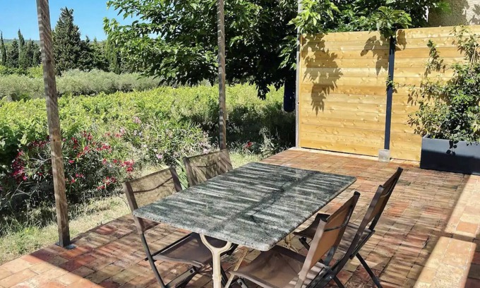 Martigues Cabin | Enchanting Bohemian Sausset Near Vineyards and Sea