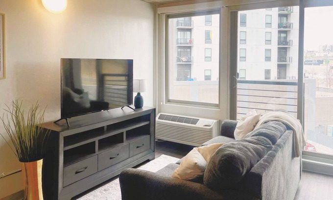 Jefferson Park Apartment | Charming Bohemian Studio Near Downtown with Free Breakfast