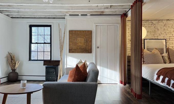 Kingston House | Stylish Bohemian Loft with Family-Friendly Amenities