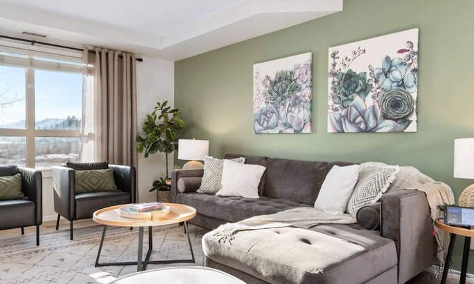East Kootenay Apartment | Bohemian Wishes: Lake View, Pool & Hot Tub - Guest Rated 9.8