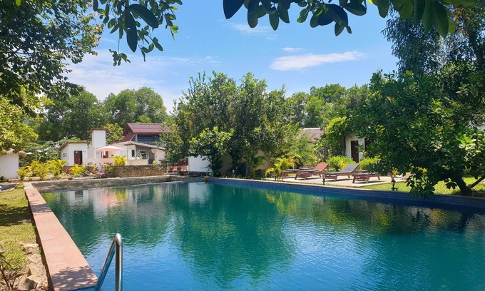 Kampot Hotel | Relax at Bohemiaz Resort and Spa with Pool & Hot Tub