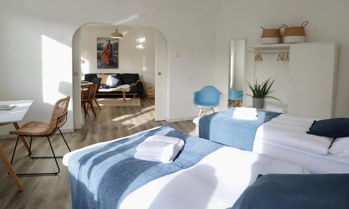 Holsterhausen Apartment | Stylish Boho Apartment with Balcony and Netflix for Guests