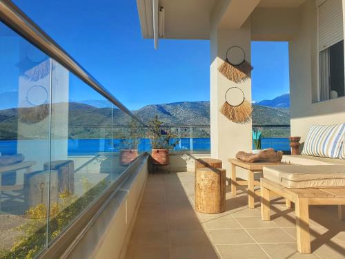 Itea Apartment | Beachfront Boho House in Itea-Delphi with Ocean Views