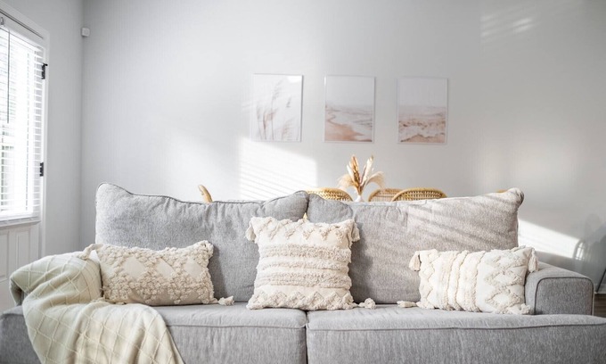 Navarre House | Beachside Boho Retreat - Ideal for Family Fun & Relaxation