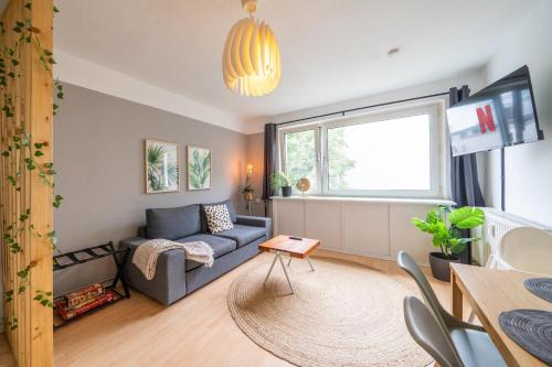 Hauptbahnhof Apartment | Bright Boho Bliss 2R Apartment in Central Location