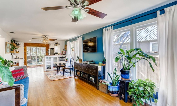 Blackshear-Prospect Hill House | Boho Bungalow: Family and Pet Friendly in East Austin
