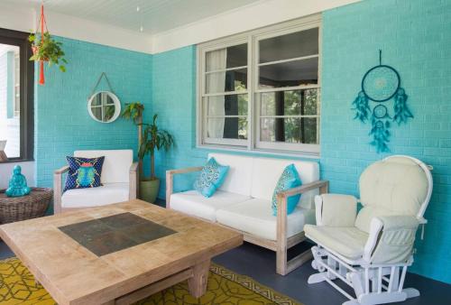 Charlotte House | Scenic Boho Retreat by the Water - Pet Friendly & Accessible
