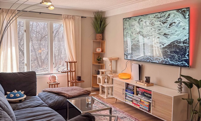 Burnsville House | Boho chic 2BR home, centrally located, close to airport, MOA