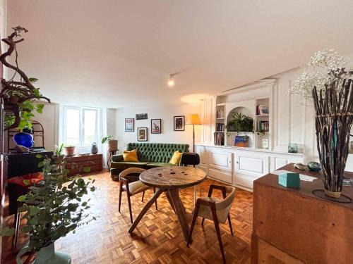 Perofilho House | Trendy Boho Chic Apartment for Family-Friendly Stays