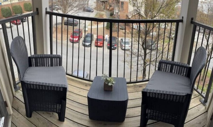 West End Condo | Trendy Boho Condo with Pool Near Downtown & Free Parking