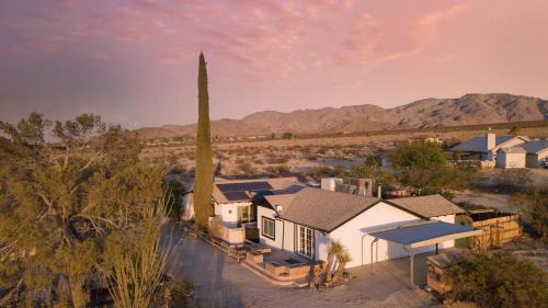 Indian Cove Villa | Explore Asteroid by AvantStay: Unique Ranch Retreat Near Joshua Tree