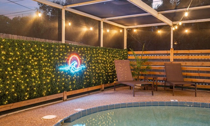 Largo House | Chic Boho Pool House with Gym, Minutes to the Beach!