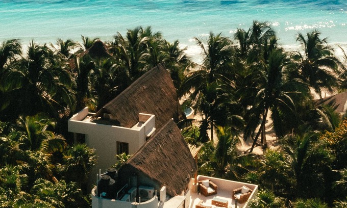 Zona Hotelera House | Beachfront Villa with Pool & Spa in Tulum - 10/10 Rating