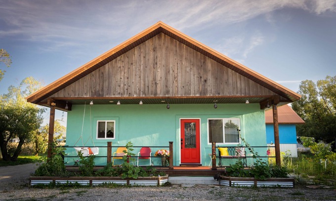 Driggs Cottage | Inviting Boho Mountain Cottage with Ocean View & Breakfast