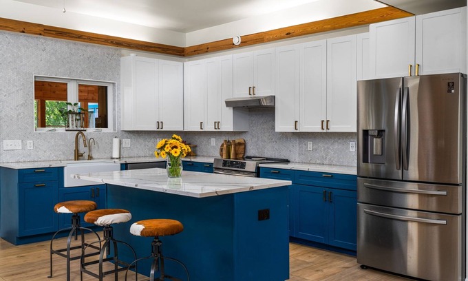 Cherrywood House | Unique Boho-Ranch Retreat with Hot Tub in East Austin