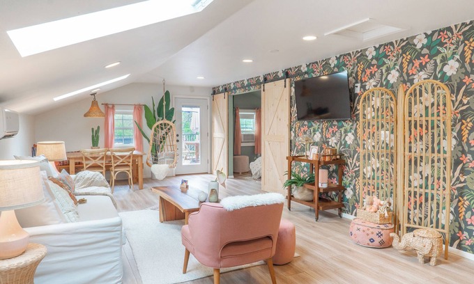 McNeil House | Trendy Boho Bungalow in Great Hills with Kitchen Access