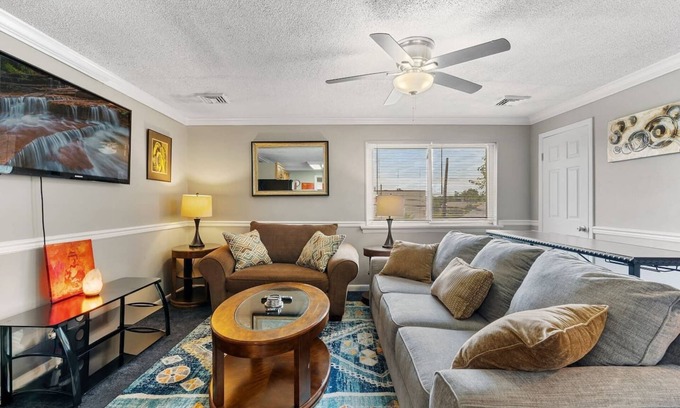 Secane Apartment | Pet-Friendly Boho Retreat with Convenient Parking