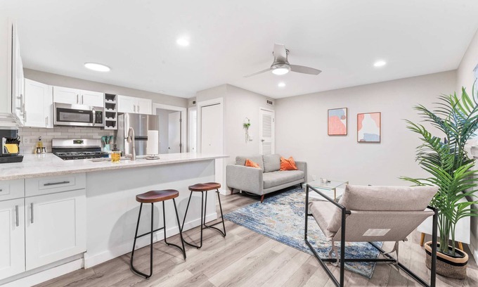 Highland Apartment | Central 1BR Suite with Kitchen Near Food & Breweries