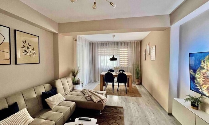 Tractorul Apartment | Comfortable Boholand Apartment with Kitchen & Breakfast in Brasov