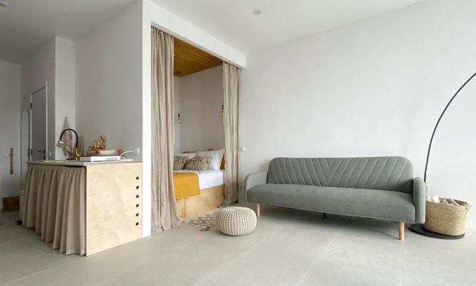 Chakvi Apartment | Oceanfront Bohoroom: Guest Rated 9.7 with Family-Friendly Vibes