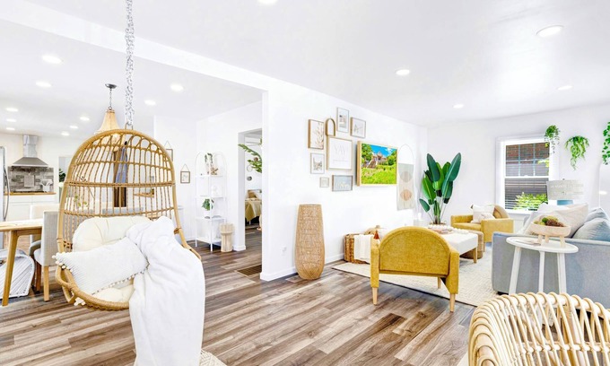 Norwood House | Trendy King Bed Retreat with Spa Shower & Park Views