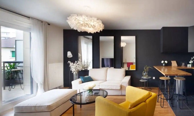 Bois-Colombes Apartment | Cozy Bois-Colombes Retreat with Terrace Near St Lazare