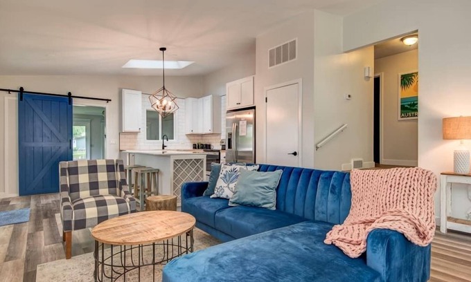 Wahpeton House | Unforgettable Boji Waterfront Retreat - Lake View & Family Friendly