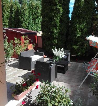 Zsorifurdo House | Pet-Friendly Bokreta Udulohaz with Hot Tub & Breakfast