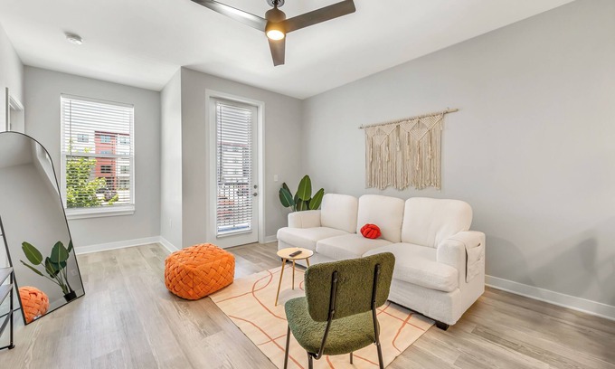 St. Peters Apartment | Bright 2241 I Unique 1Br Apartment with Pool Access