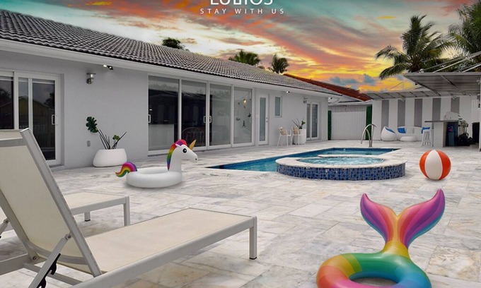 Country Walk House | Elegant House with Hot Tub, Heated Pool & BBQ Amenities