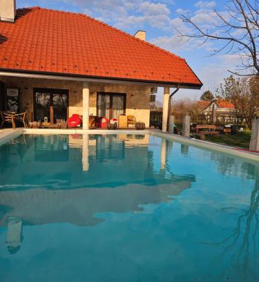 Becej House | Top-Rated Boletov Raj: Oceanfront Bliss with Pool & Beach