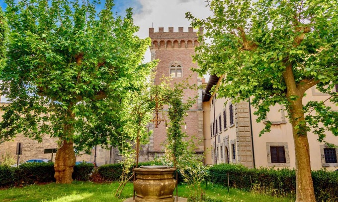 Bolgheri House | Historic Bolgheri Center: Family-Friendly Stay with Breakfast