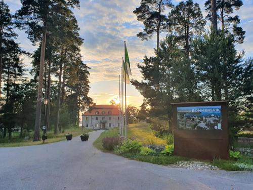 Jarna Hotel | Relax at Bommersvik Hotell & Konferens with Ocean Views