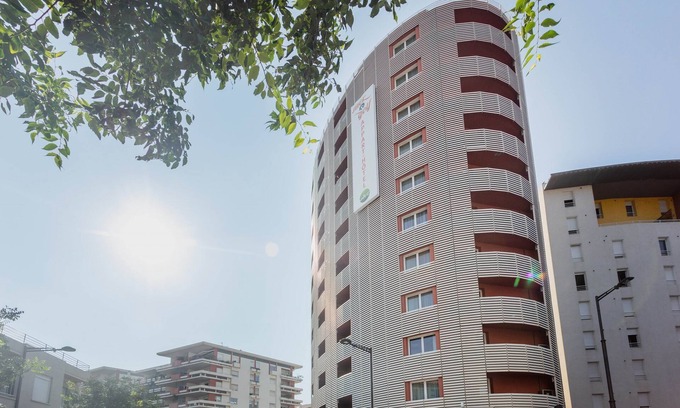 Clemenceau Apartment | Comfortable Studio with Parking and Spa Amenities