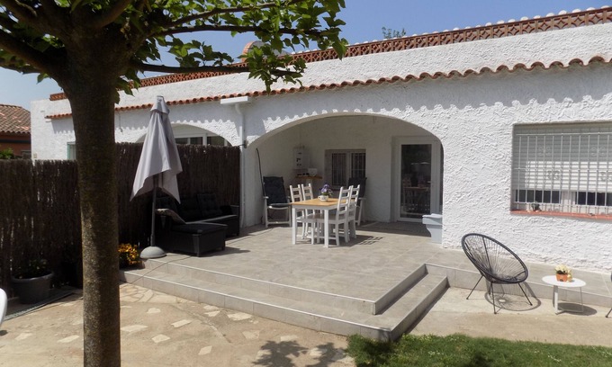 Mas Pinell House | Relax at Bon Repos 2: Spa Retreat for Families