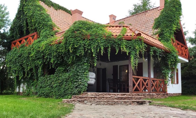 Kozin Villa | Willa Lichaczówka: Cozy Retreat with Kitchen Amenities