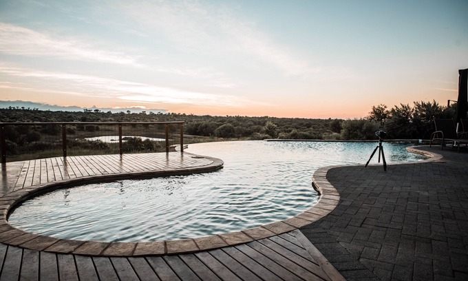 Wolmaransstad Cabin | Explore Bona Bona Game Lodge: 4-Star Retreat with Spa & Pool
