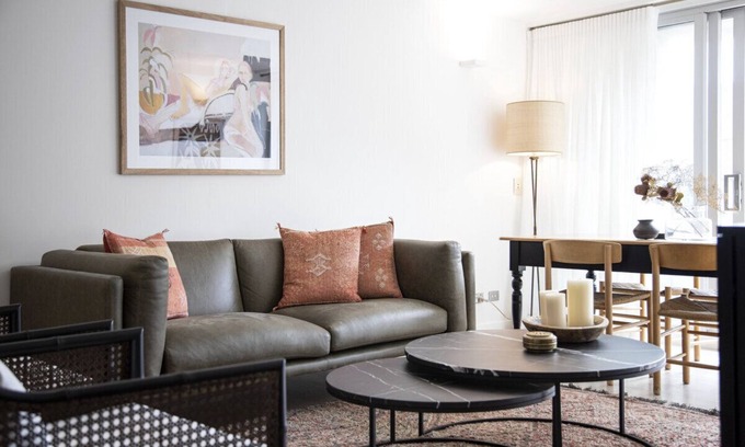 North Bondi Apartment | Bondi Boheme: Steps to Bondi Beach with Ocean View & Pool