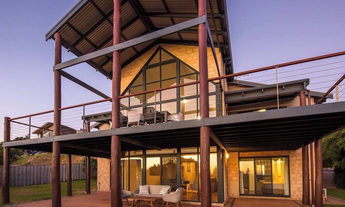 Prevelly House | Bondys Beach House - Guest Rated 9.4 with Oceanfront Views
