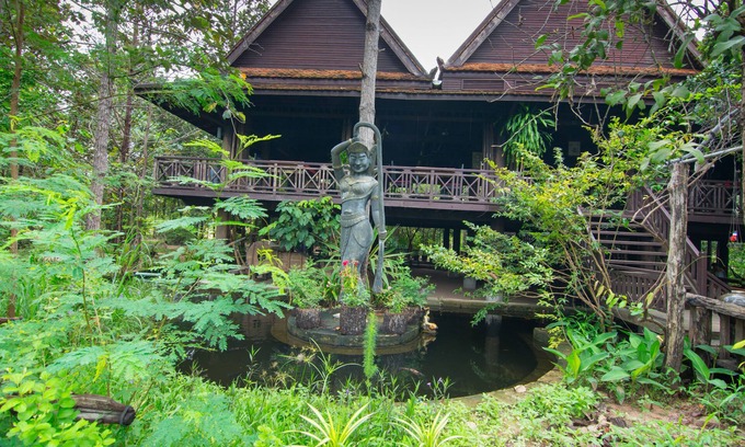 Banteay Srei Hotel | Discover Comfort at Bong Thom Home Stay with Pool & Dining