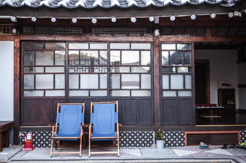 Panjuk-tong House | Discover Bonghwangjae Hanok Guesthouse - Family-Friendly Retreat