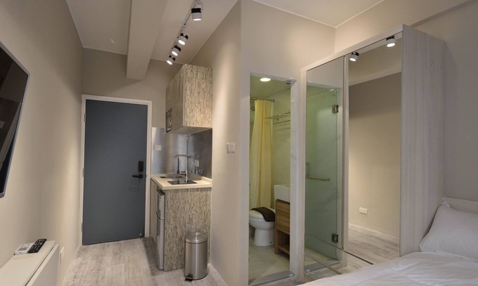 Sheung Wan Apartment | Bonham Strand West Luxury Studio *7B