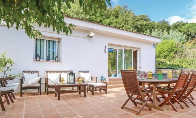 Sant Cebria de Vallalta House | Inviting Bonita Casa with Pool for Family and Pets