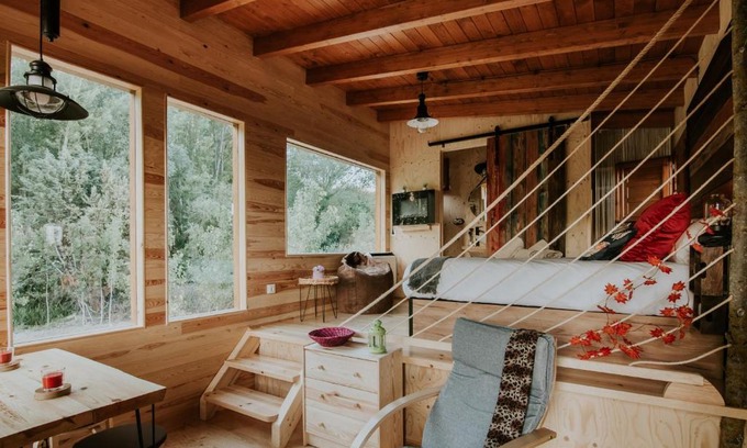 Anguciana Apartment | Enchanting Cabin Among Trees in La Rioja with Breakfast