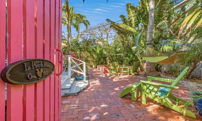 White St. Gallery Apartment | Explore BONITA EN ROSA: Oceanfront Home with Private Pool