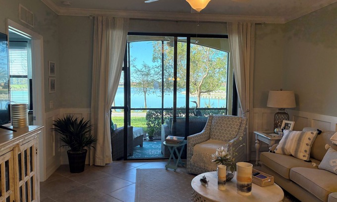 Naples Condo | Guest Rated 10/10: Condo in Resort Style Golf Community
