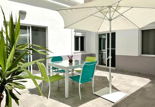 Sagunto Apartment | Oceanfront Bonita: Family-Friendly Retreat Steps from Beach